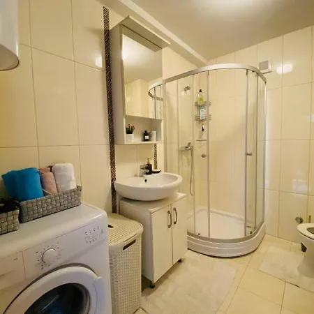 Green Apartment アパート *