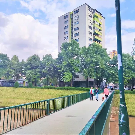 Green Apartment アパート *