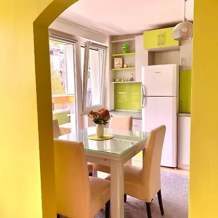 Green Apartment アパート *